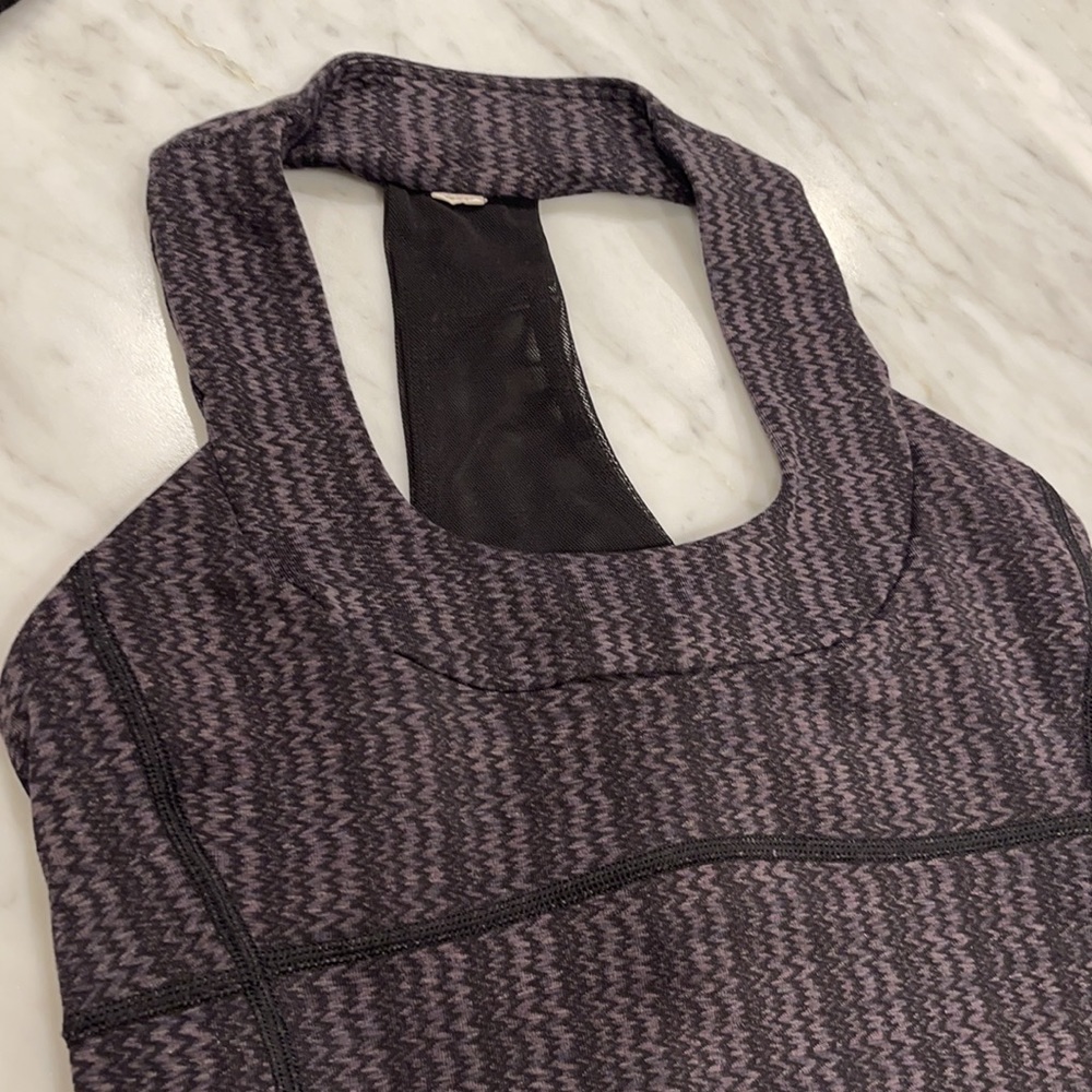 Lululemon Scoop Neck Tank Top built in sports bra size 4. - Picture 9 of 10